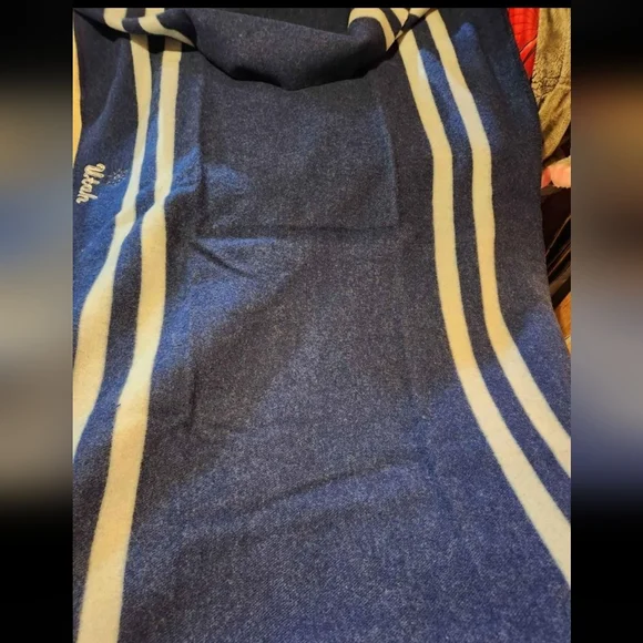 Wool throw - Picture 2 of 3